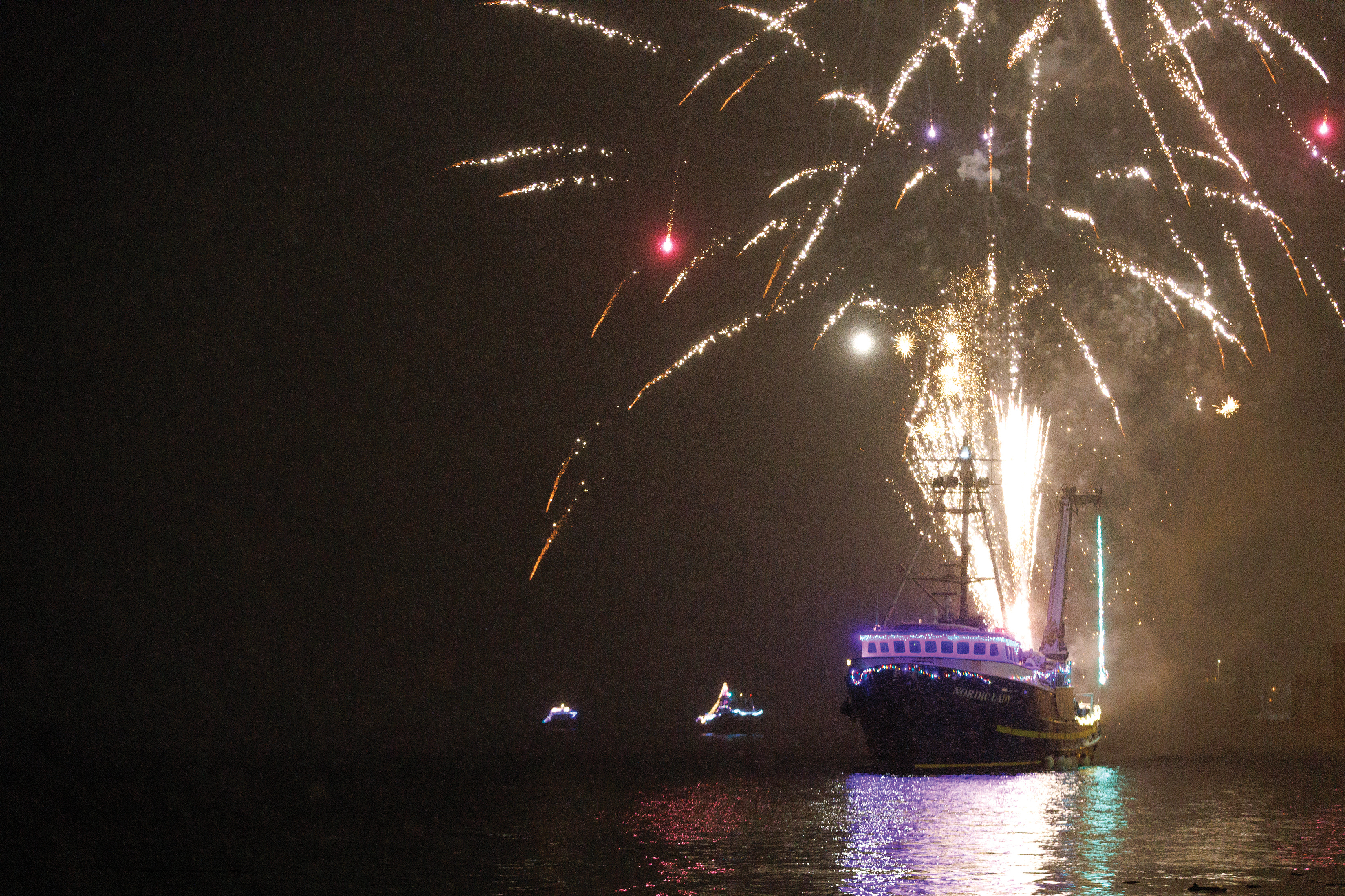 028Boat Parade 2022 Fireworks 2 CMYK