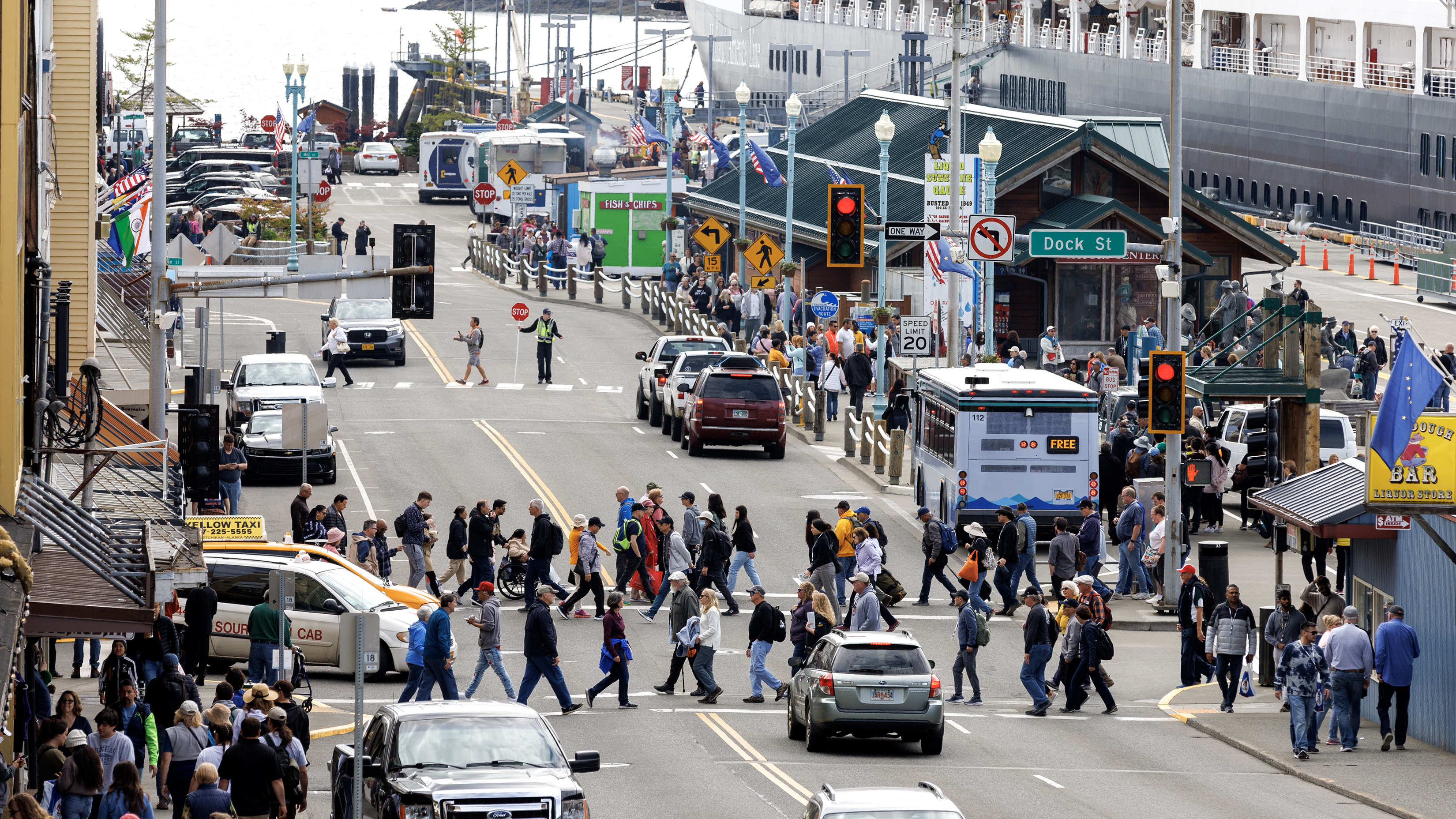 2023 05 25 Pedestrians Crossing Front Street
