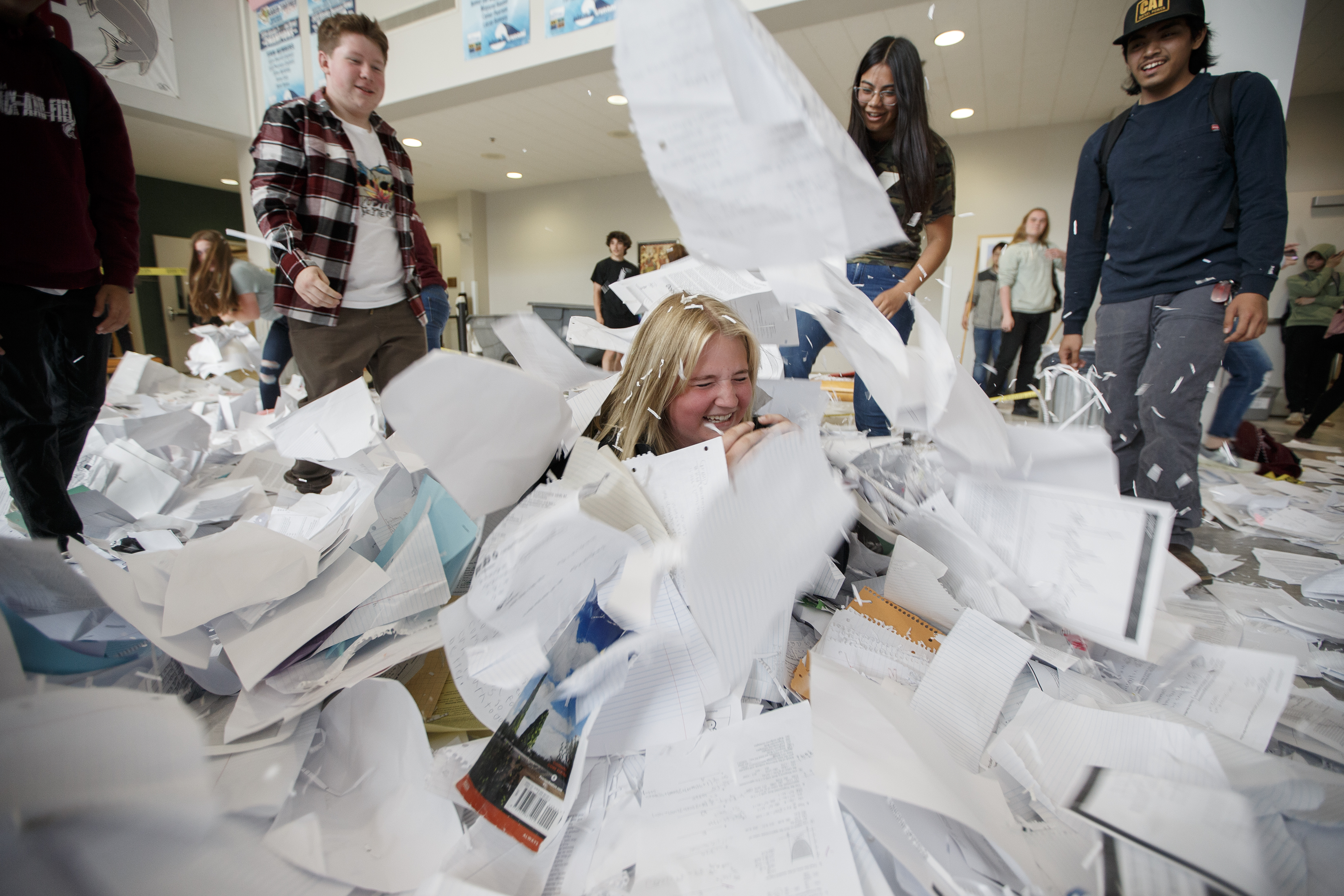 2023 05 26 Kayhi Senior Paper Toss 4