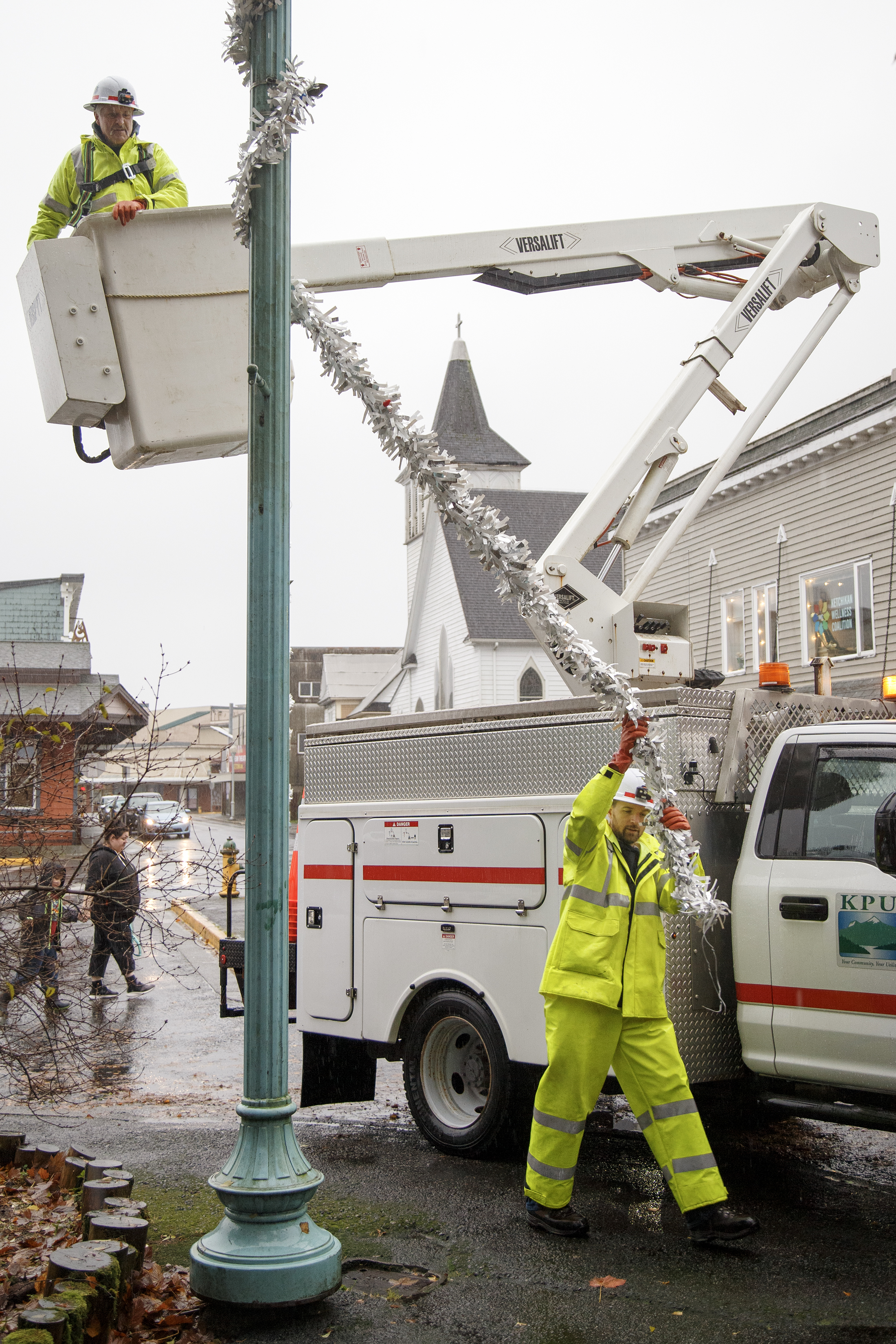 2023 11 17 Light Pole Decoration