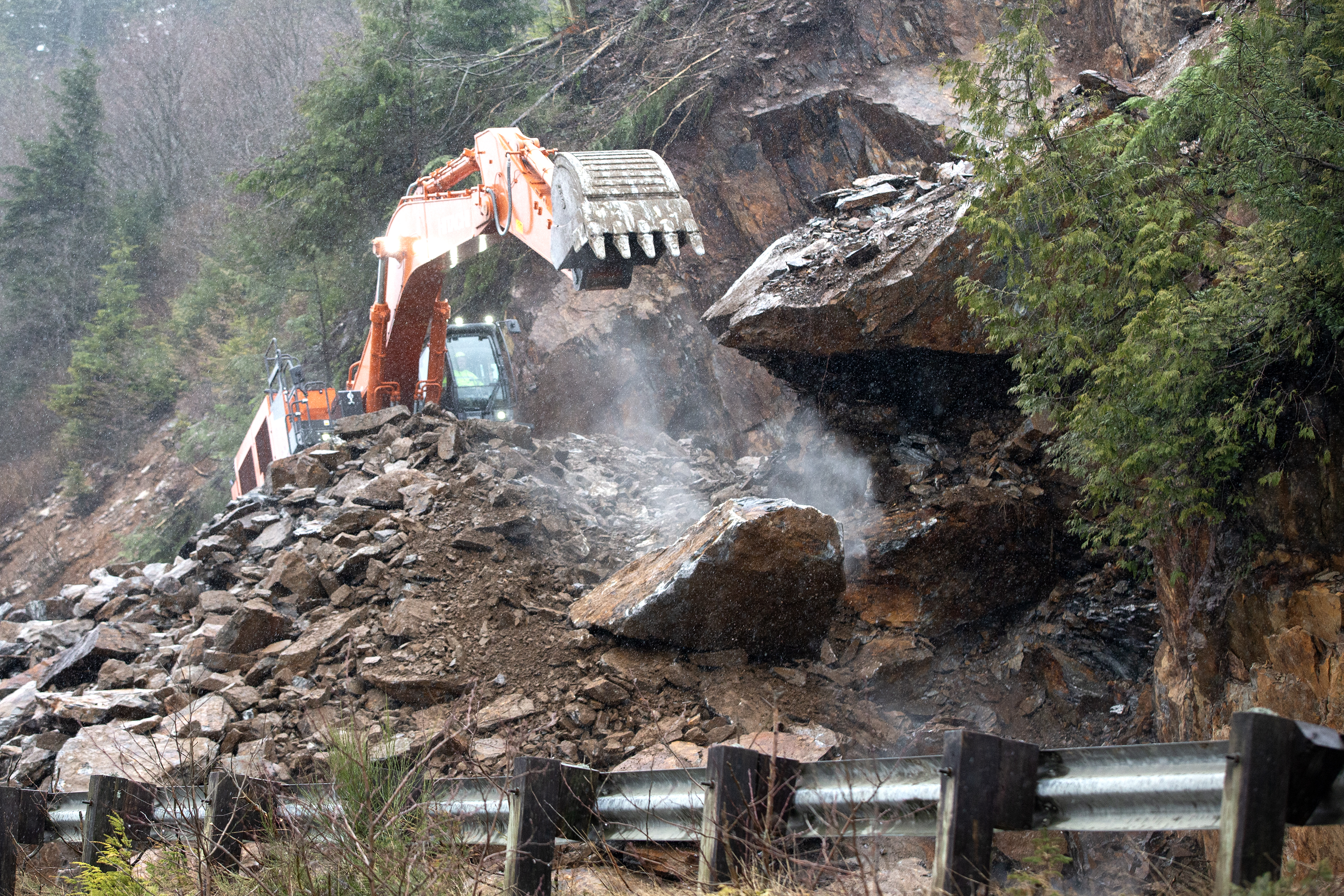 2025 03 22 Wolfe Point Landslide Day 3 2