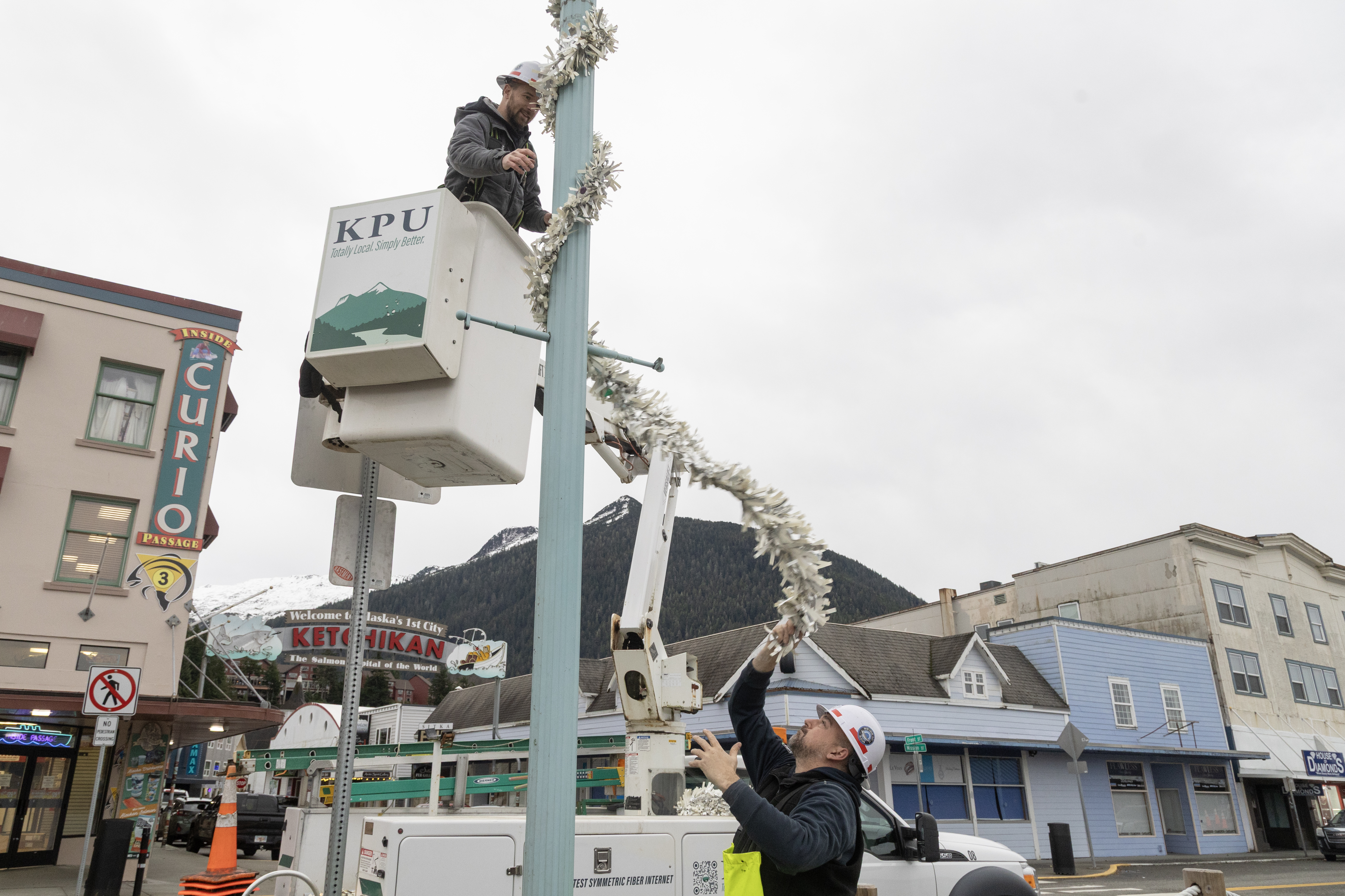 2025 11 19 KPU Christmas Decorations 3