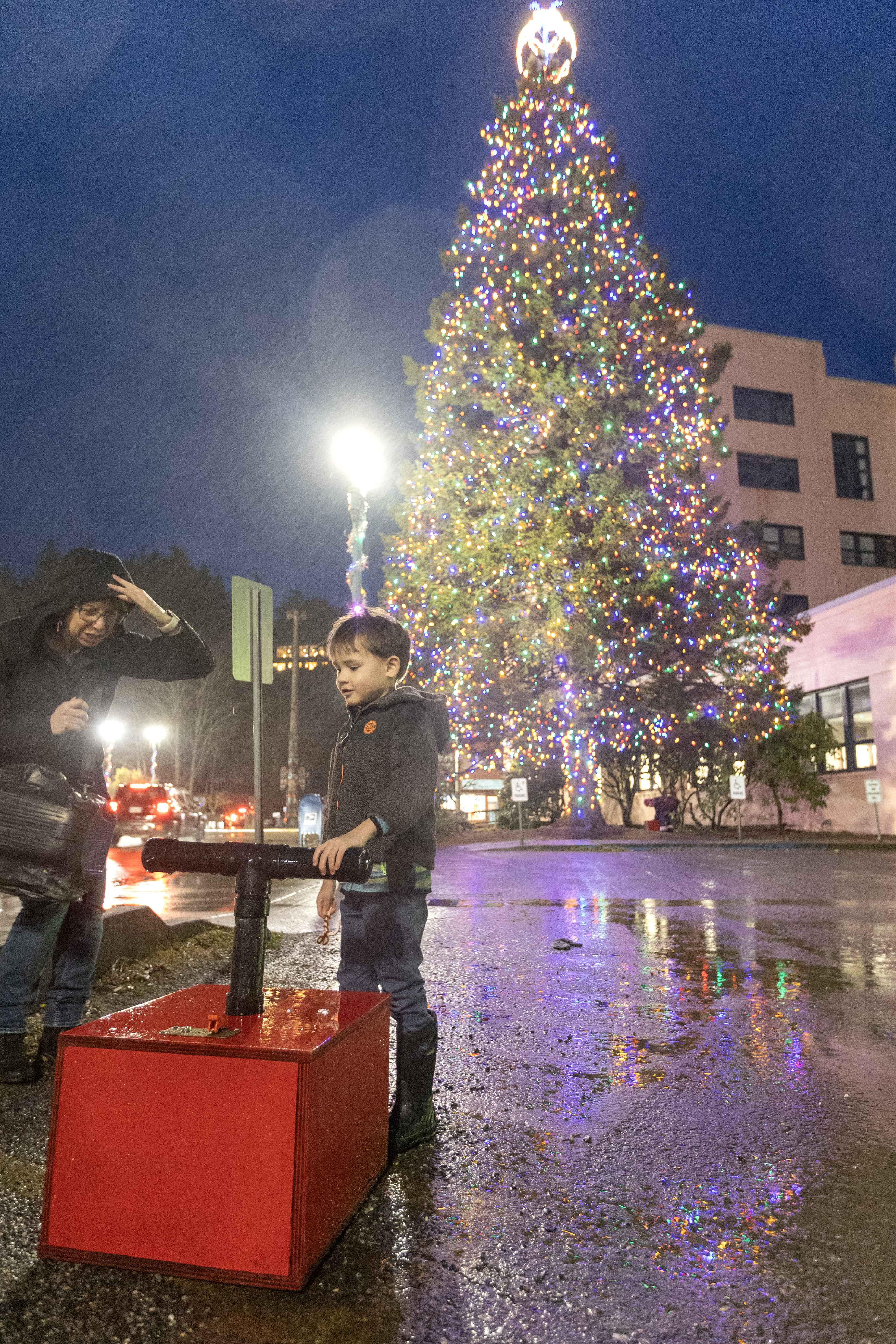 2025 11 30 Tree Lighting 1