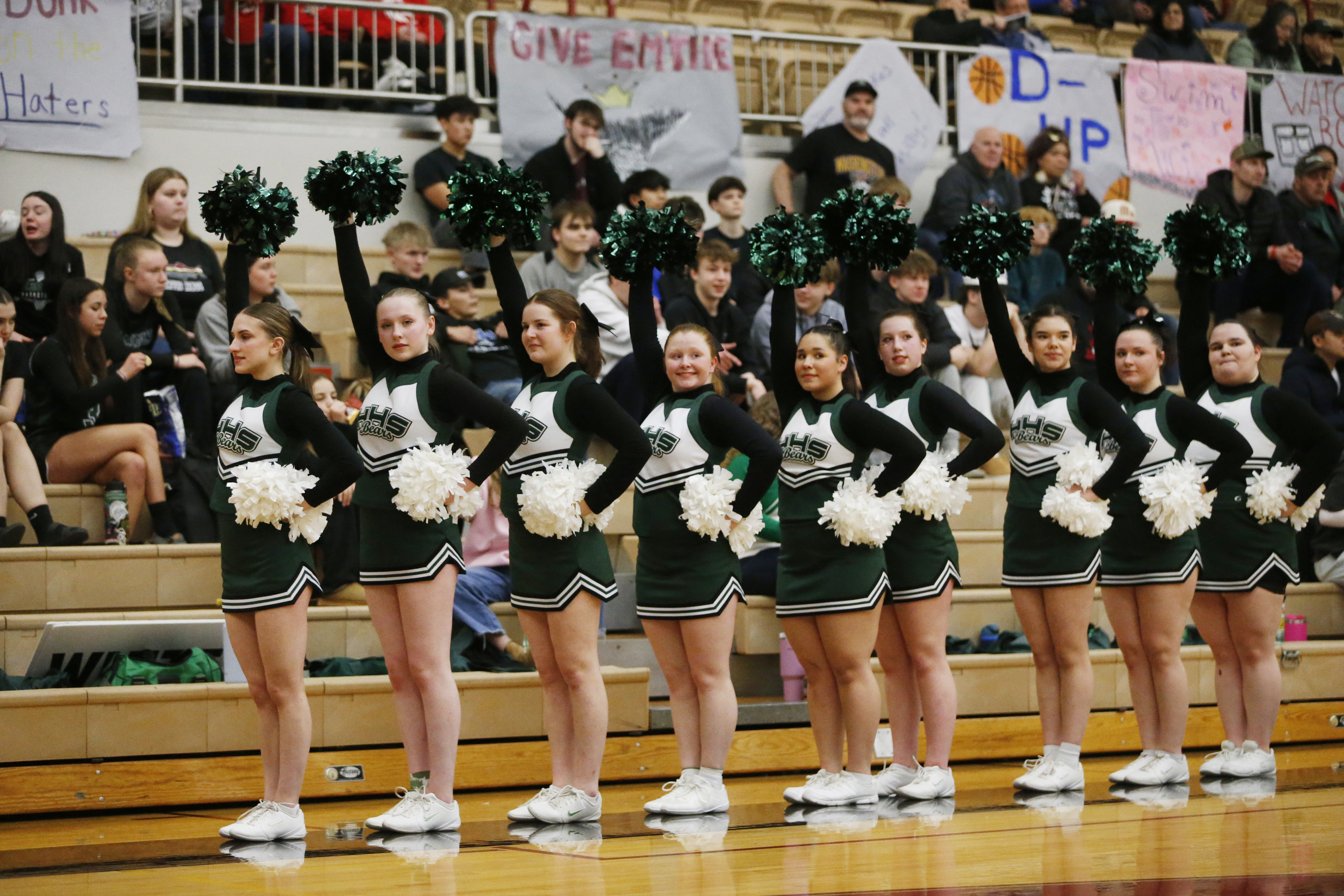 Haines Cheerleaders 01
