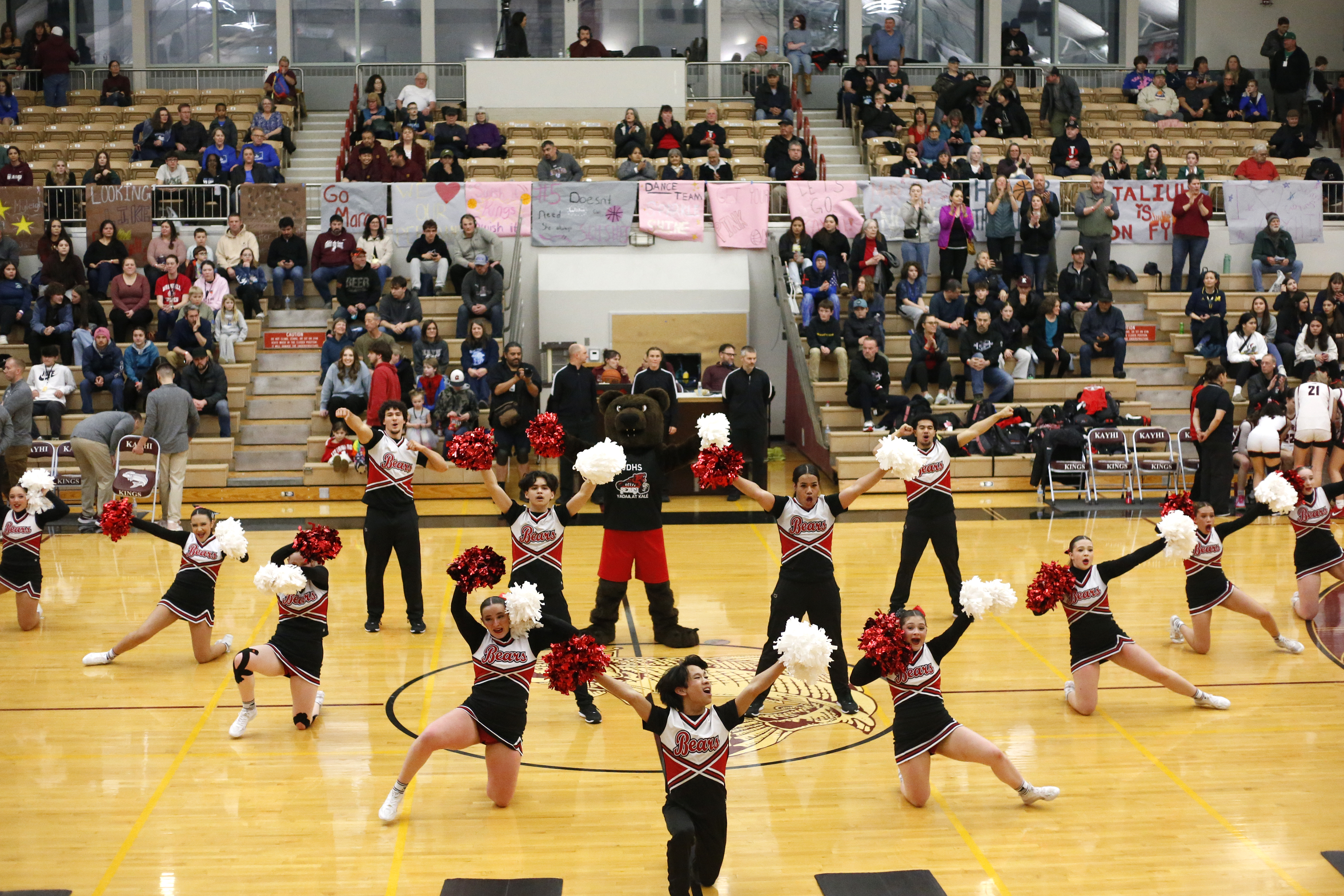 Juneau Douglas Cheerleaders 01