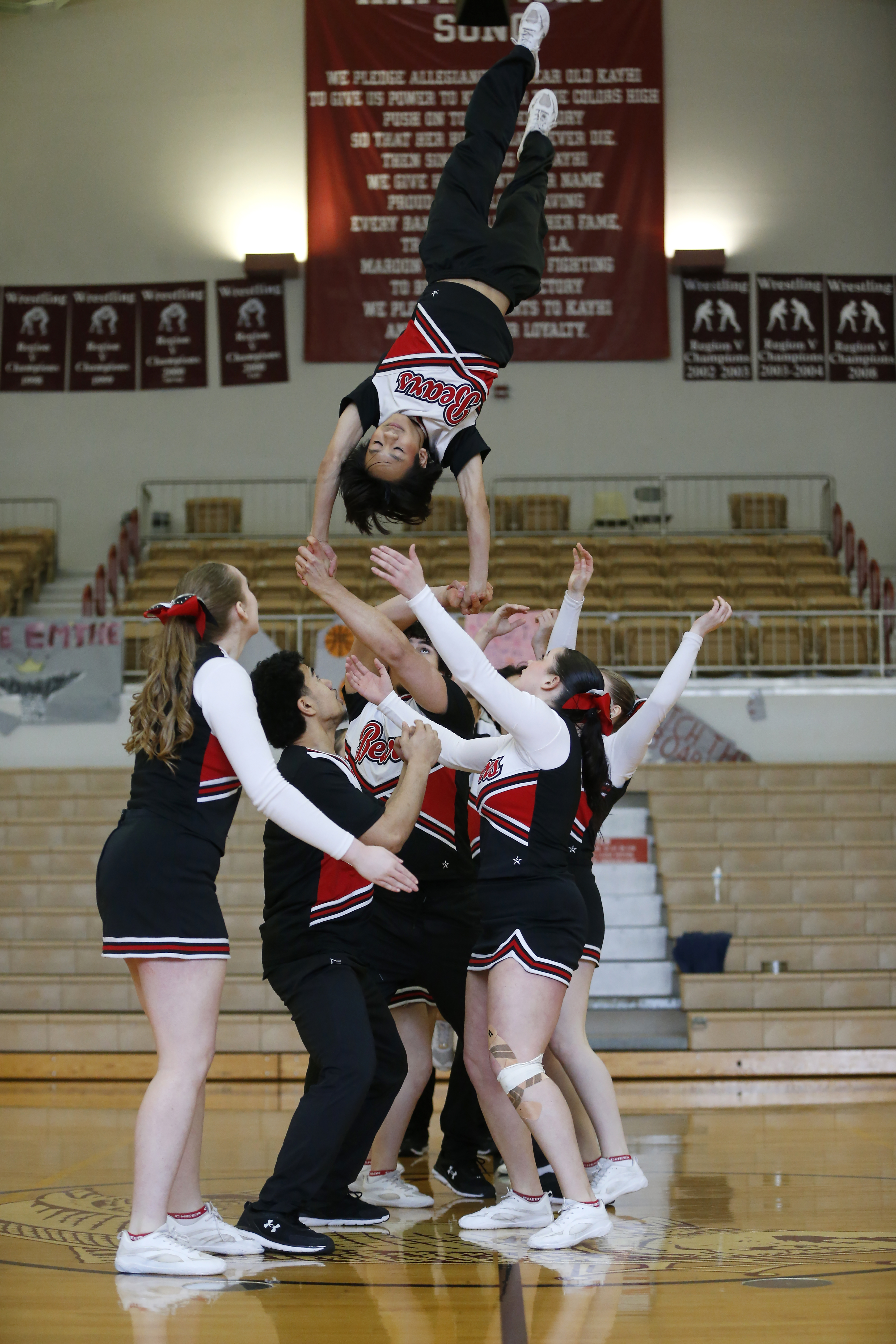 Juneau Douglas Cheerleaders 09