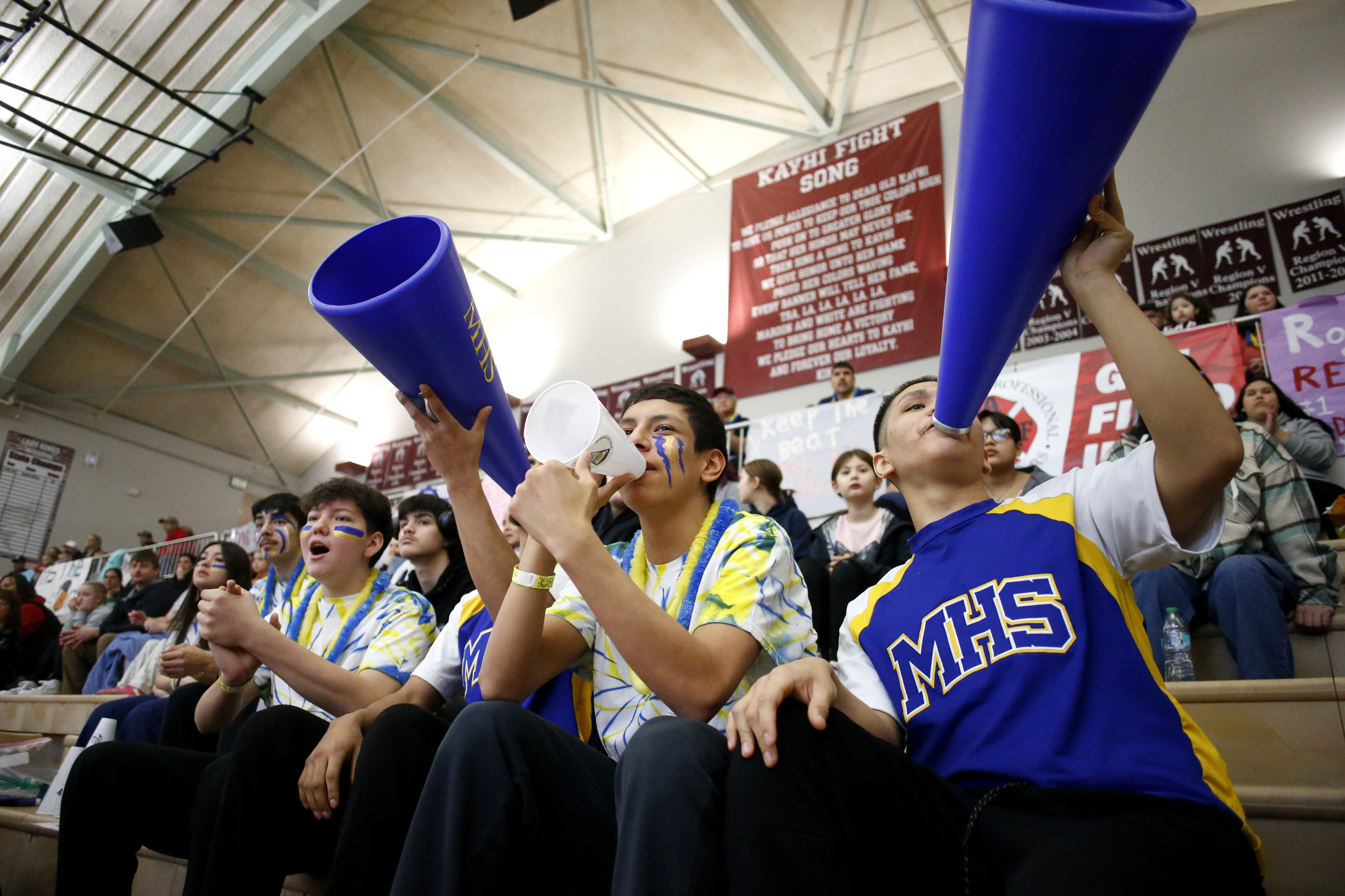 Metlakatla Cheerleaders 01