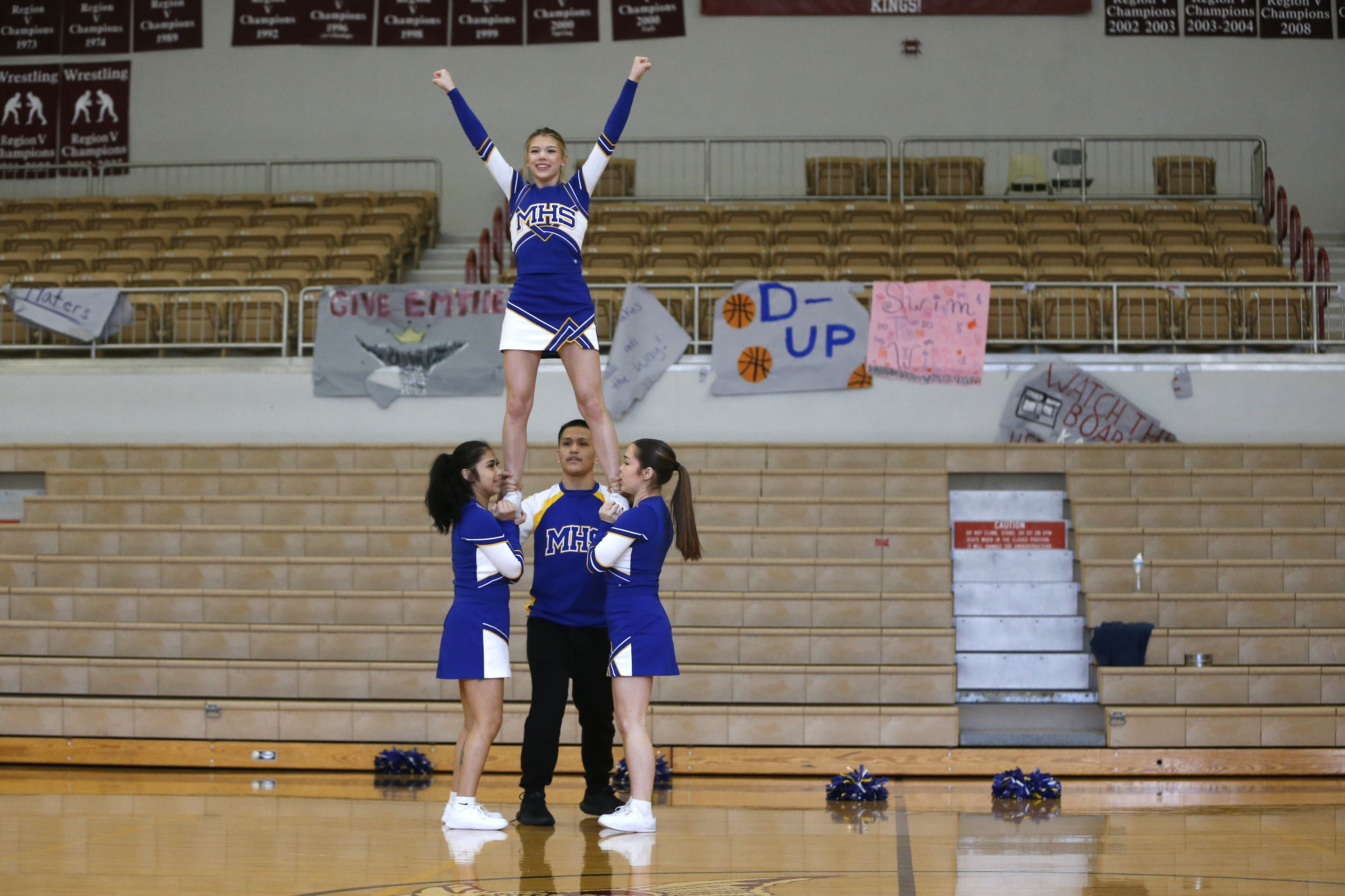 Metlakatla Cheerleaders 6